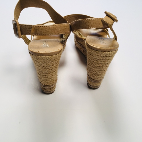 Charles by Charles David Women's Wedge (Straw) - Picture 8 of 8